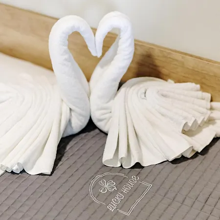 Glamping Lucky House אתר קמפינג Gradac