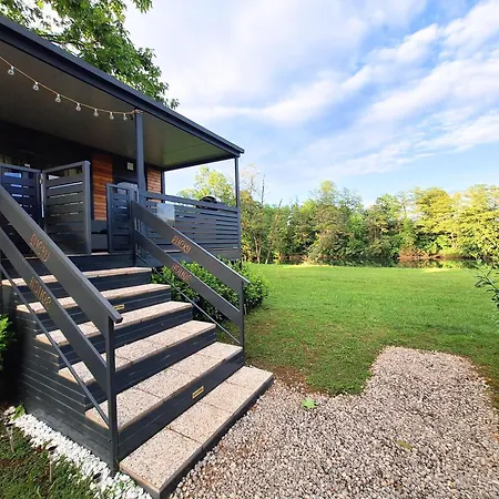 אתר קמפינג Glamping Lucky House Gradac