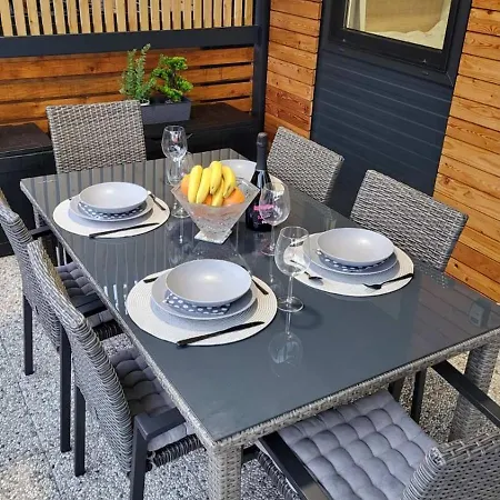 Glamping Lucky House אתר קמפינג Gradac